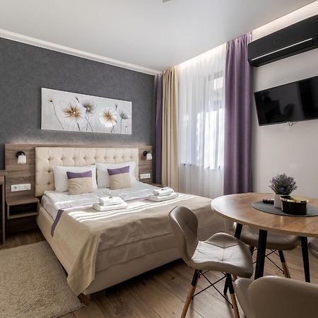 DeMar Apart Violet Lviv Buitenkant foto