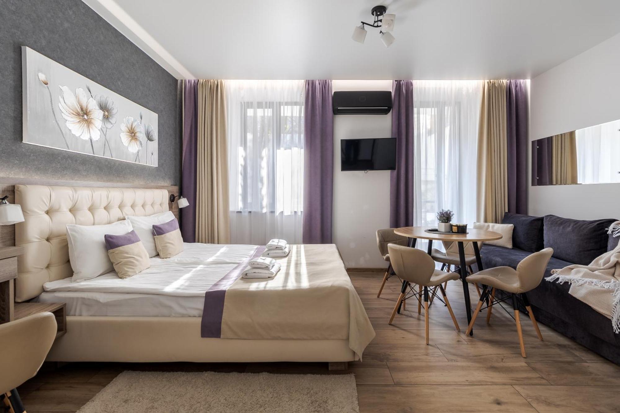 DeMar Apart Violet Lviv Buitenkant foto